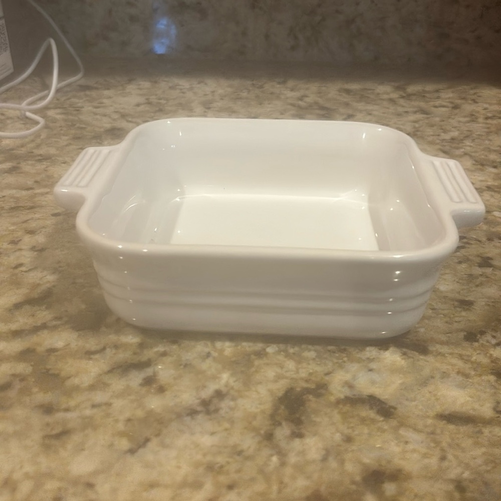 Le Creuset  white square bakeware/ramekins
